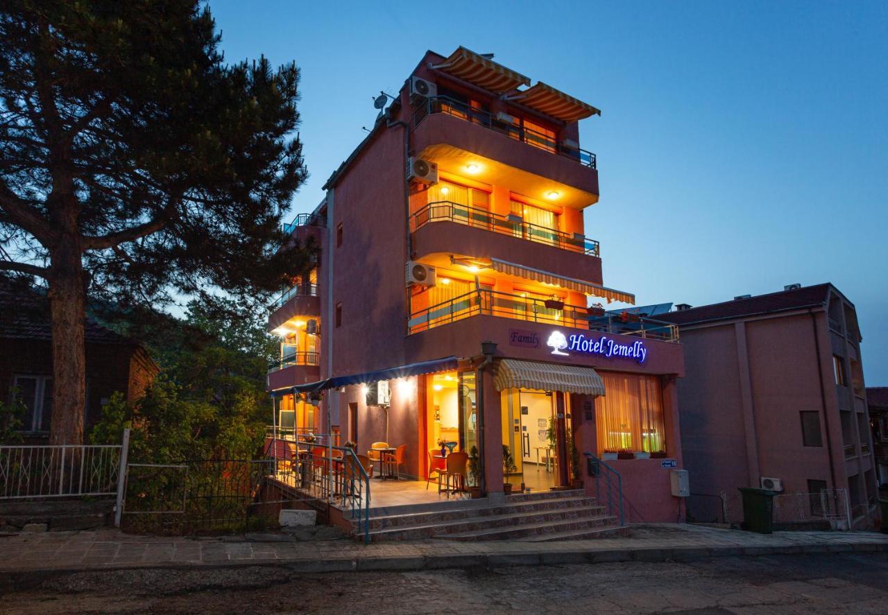 Family Hotel Jemelly Обзор Экстерьер фото